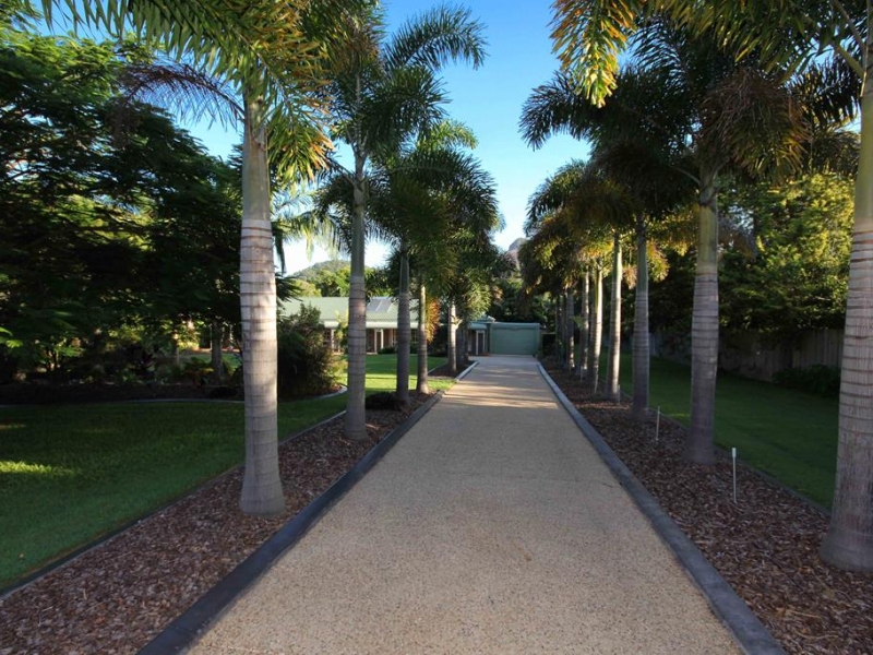 8 Mountain View Place, Glass House Mountains, Qld 4518