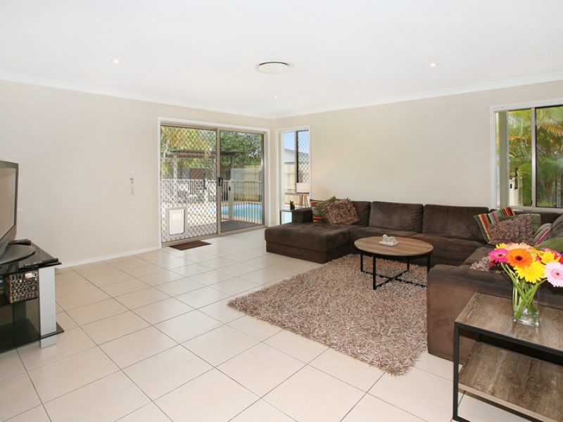 2 Griffin Crescent, Caloundra West, QLD 4551