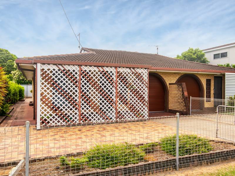 2/33 Montgomery Crescent, Golden Beach, Qld 4551 Australia