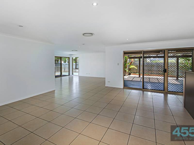 2 Griffin Crescent, Caloundra West, Qld 4551 Australia